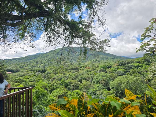 REBAJADA !!!  VENTA CASA/ CABAÑA FLORAL en la exclusiva  Resid. Portal de las Orquideas, Juayúa