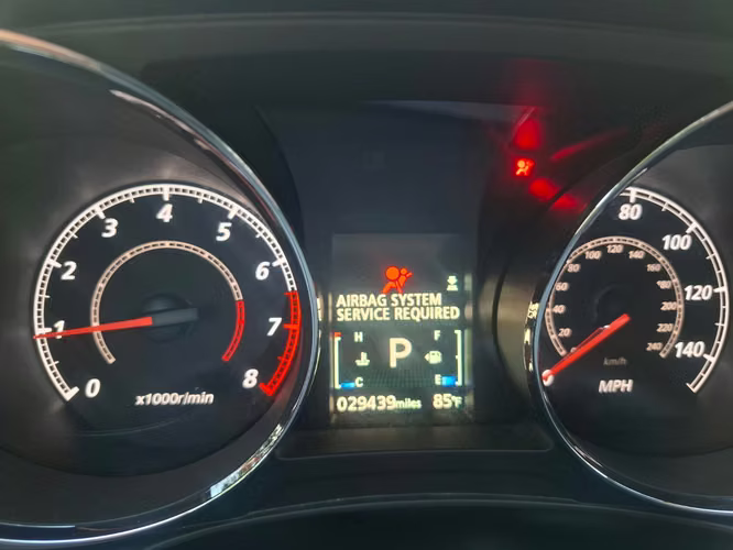 Mitsubishi Oulander Sport 4x4 (30k de millas reales)