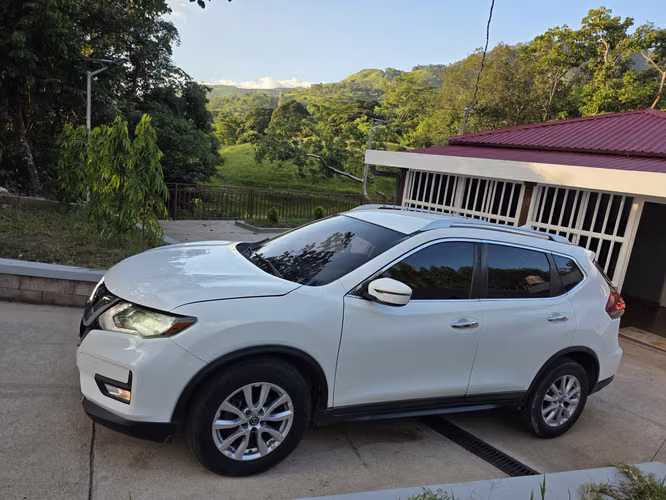 Vendo Nissan Rogue 2,018 AWD