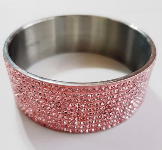 Hermosa y Fina Pulsera en Acero inoxidable.