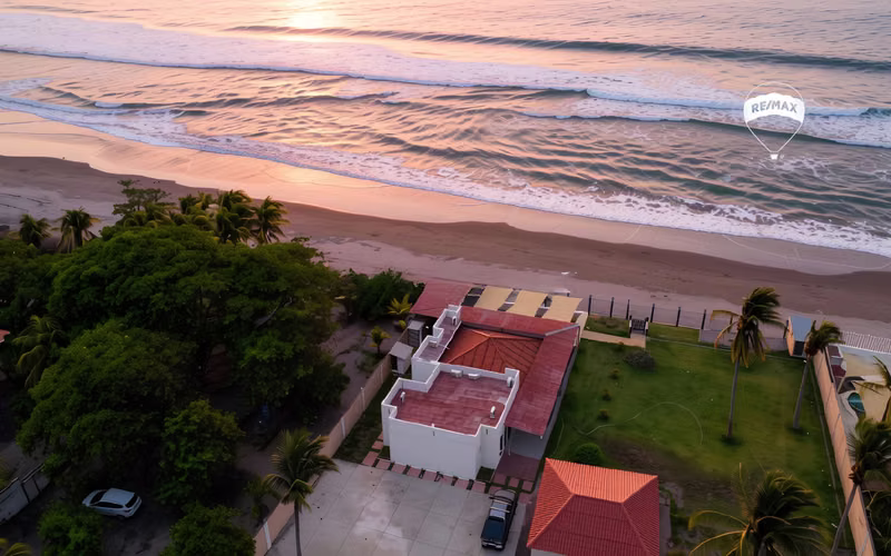 Vta. | Casa Frente al Mar | A Puerta Cerrada | Playa Las Flores | La Libertad - Imagen 3