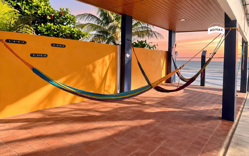 Vta. | Casa Frente al Mar | A Puerta Cerrada | Playa Las Flores | La Libertad - Imagen 17