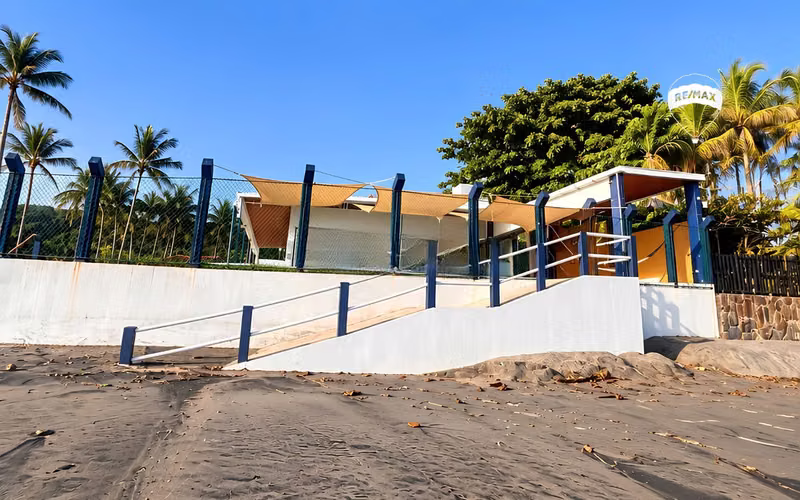 Vta. | Casa Frente al Mar | A Puerta Cerrada | Playa Las Flores | La Libertad - Imagen 18