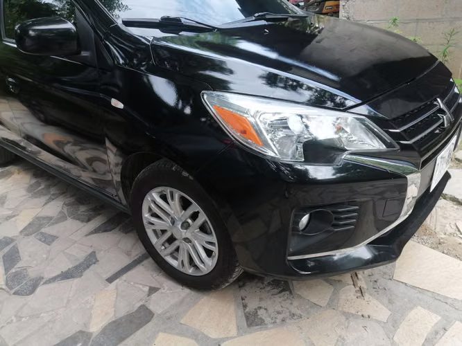 Bonita sedan  - Imagen 2