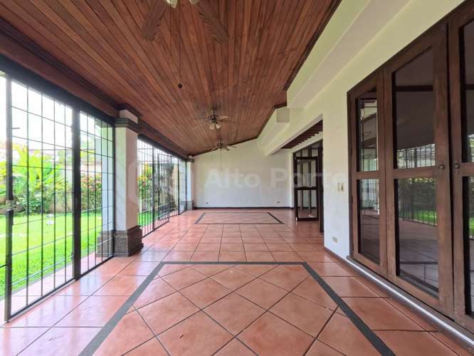 Alquiler de Casa en Cumbres de Cuscatlán
