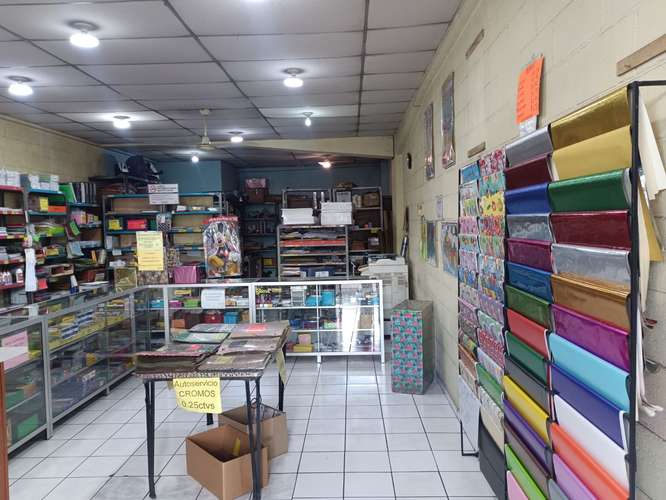PARA OFICINAS O NEGOCIO .- SE ALQUILA 