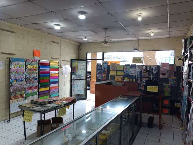 PARA OFICINAS O NEGOCIO .- SE ALQUILA 
