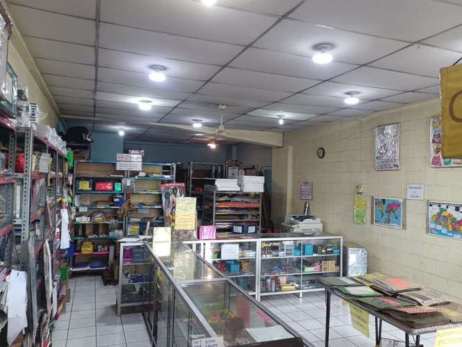 PARA OFICINAS O NEGOCIO .- SE ALQUILA 