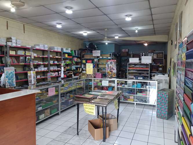 PARA OFICINAS O NEGOCIO .- SE ALQUILA 