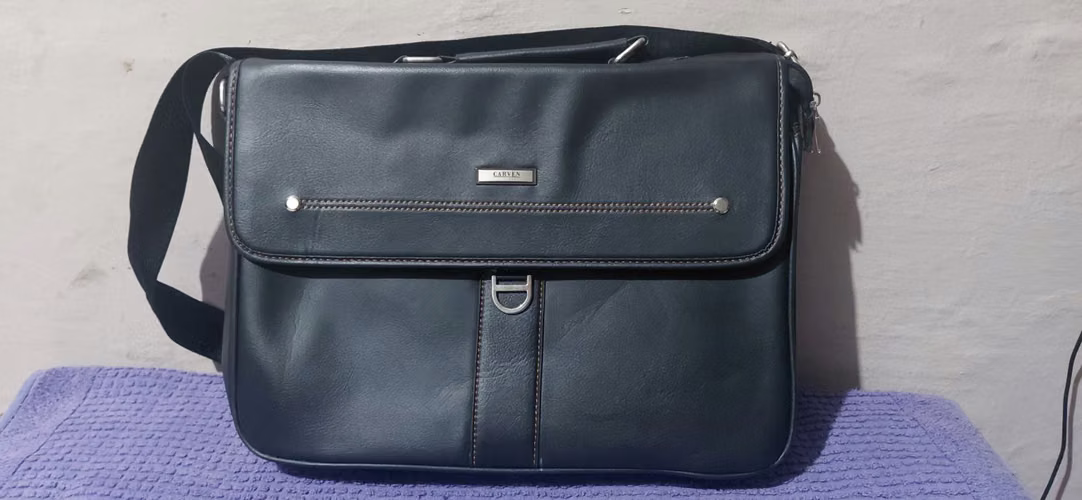 VENDO MALETIN EJECUTIVO MARCA CARVEN NITIDO 