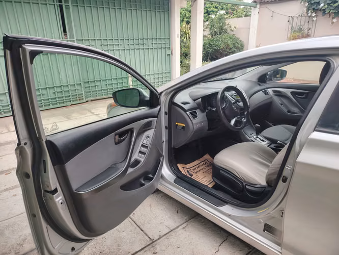 Hyundai Elantra 2012 en excelentes condiciones - Imagen 10
