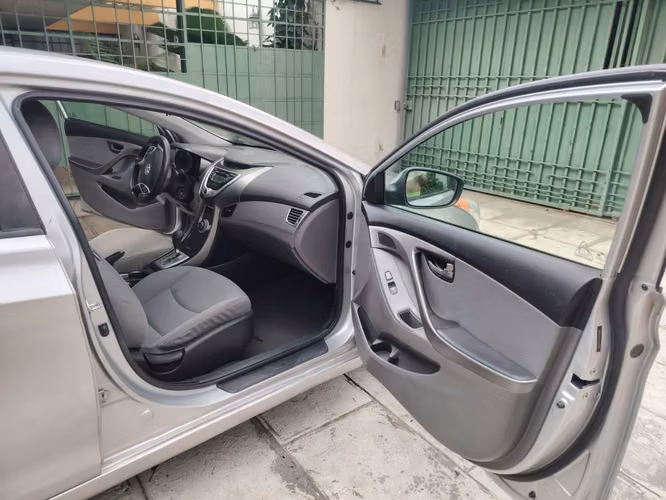 Hyundai Elantra 2012 en excelentes condiciones - Imagen 12