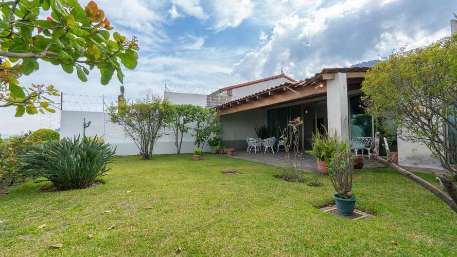 AMPLIA CASA EN VENTA CON ESPECTACULAR VISTA A LA CIUDAD/ URBANIZACION CUMBRES DE LA ESCALON / SAN SALVADOR  - Imagen 10