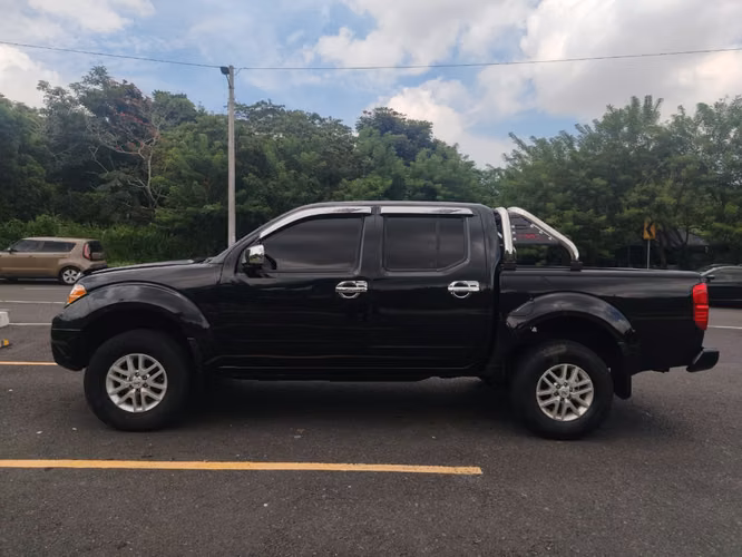 NISSAN FRONTIER DOBLE CABINA  2019, 4X4,PIÑON DE MONTAÑA,BOLSAS FRONTALES BUENAS, TARJETA A MI NOMBRE SI VE EL ANUNCIO 
