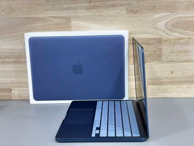 MacBook Neo 13" — 2026