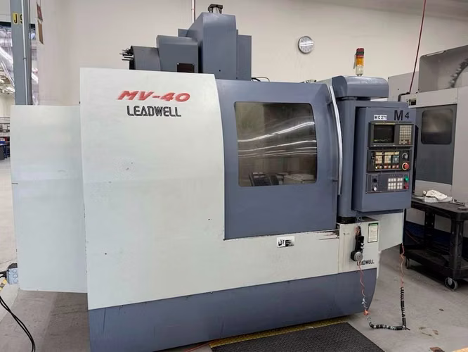 CENTRO DE MAQUINADO LEADWELL 43" x 20" 