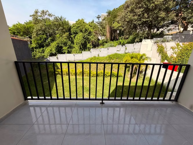 SE VENDE CASA ESCALON MODERNA COMO NUEVA, TOTALMENTE AMUEBLADA, 3 HABITACIONES CADA UNA CON BAÑO Y ESTUDIO CON BAÑO COMP - Imagen 18