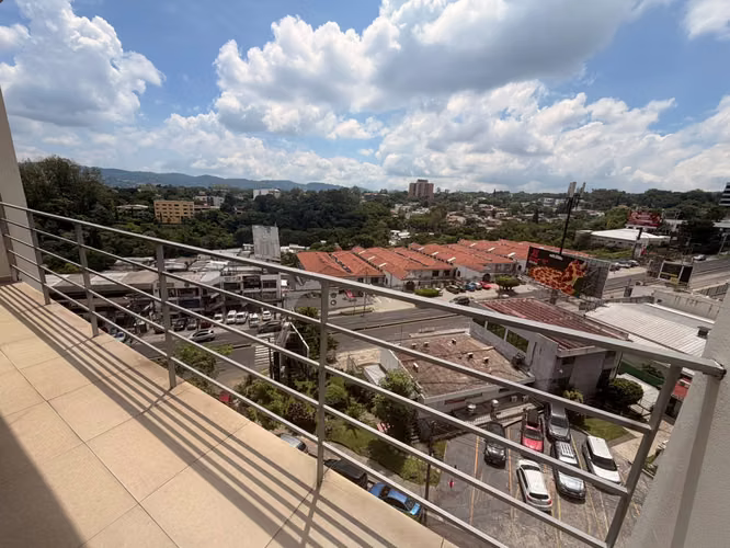 SE ALQUILA APARTAMENTO CONDOMINIO LA CEIBA, ESCALÓN, AMUEBLADO TIENE 140 m² El apartamento cuenta con: Sala Comedor Ampl - Imagen 11