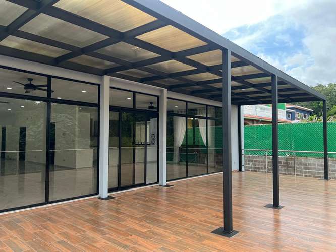 SE VENDE O SE ALQUILA CASA RESIDENCIAL LA MONTAÑA II, SANTA TECLA, MODERNA A ESTRENAR, tiene 1,825v2 de terreno y 680 mt - Imagen 2