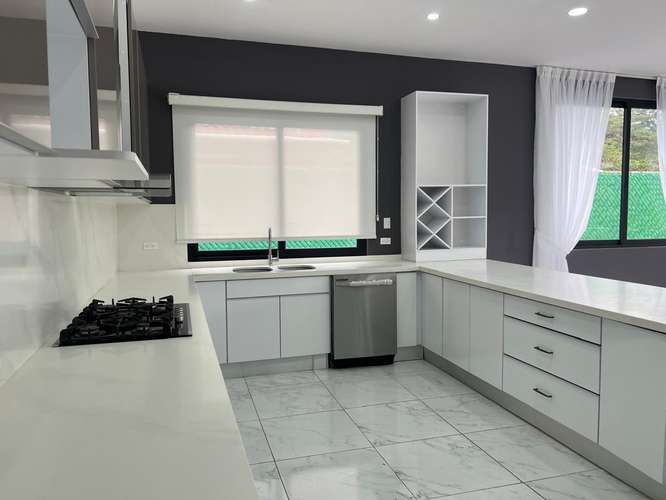 SE VENDE O SE ALQUILA CASA RESIDENCIAL LA MONTAÑA II, SANTA TECLA, MODERNA A ESTRENAR, tiene 1,825v2 de terreno y 680 mt - Imagen 11