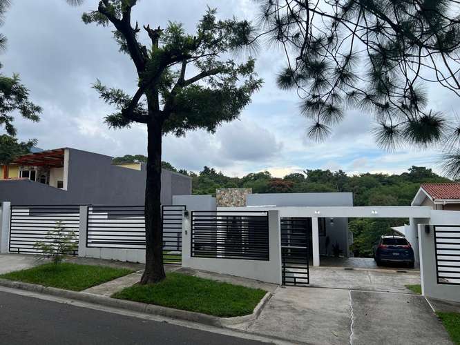 SE VENDE O SE ALQUILA CASA RESIDENCIAL LA MONTAÑA II, SANTA TECLA, MODERNA A ESTRENAR, tiene 1,825v2 de terreno y 680 mt - Imagen 3