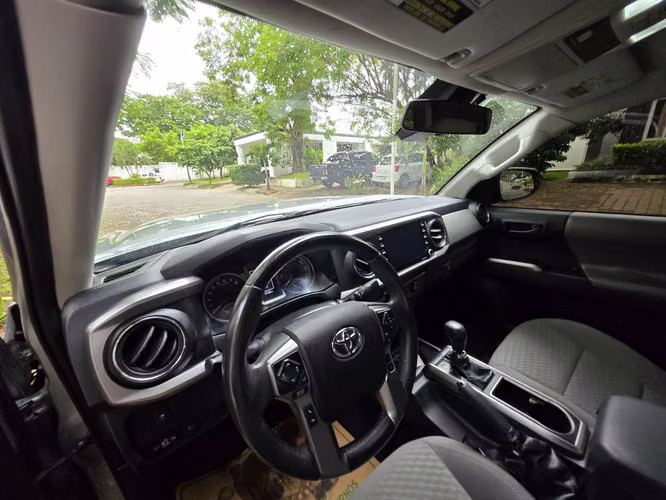 Vendo Toyota Tacoma SR 2021 4 CILINDROS 4×2 (Ideal para bajo consumo de combustible)