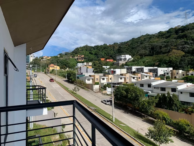 SE ALQUILA APARTAMENTO LIFE SANTA ELENA, CON LÍNEA BLANCA,  Descripción : TIENE 115 mts2 3 habitaciones. La habitación p - Imagen 10