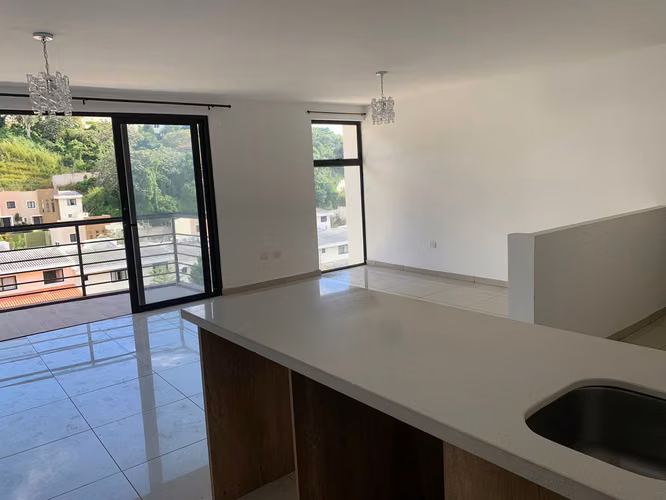 SE ALQUILA APARTAMENTO LIFE SANTA ELENA, CON LÍNEA BLANCA,  Descripción : TIENE 115 mts2 3 habitaciones. La habitación p - Imagen 2