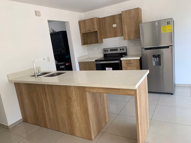 SE ALQUILA APARTAMENTO LIFE SANTA ELENA, CON LÍNEA BLANCA,  Descripción : TIENE 115 mts2 3 habitaciones. La habitación p - Imagen 3