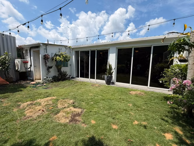 SE VENDE CASA QUINTAS DE LAS MERCEDES LOURDES COLON,  DE UN NIVEL, REMODELADA, tiene de terreno 409 v2 y 185 mts2 de con - Imagen 13