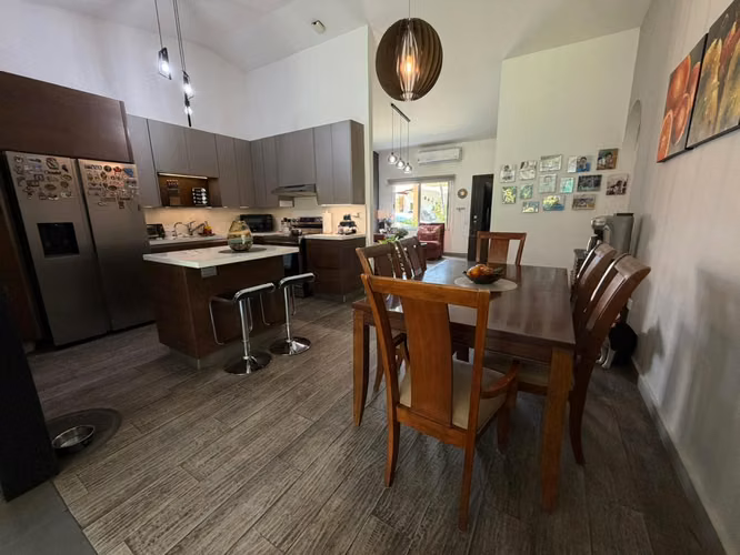 SE VENDE CASA QUINTAS DE LAS MERCEDES LOURDES COLON,  DE UN NIVEL, REMODELADA, tiene de terreno 409 v2 y 185 mts2 de con - Imagen 17