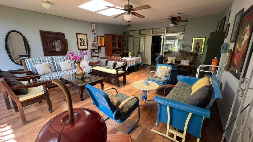 SE VENDE CASA MIRAMONTE SOBRE CALLE PRINCIPAL BUENA UBICACIÓN, DE UNA PLANTA, tiene de terreno 717.46 v2 y 344 mts2 de c - Imagen 1