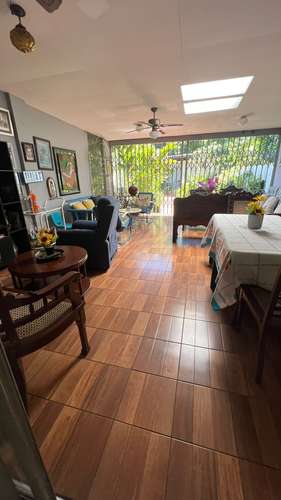 SE VENDE CASA MIRAMONTE SOBRE CALLE PRINCIPAL BUENA UBICACIÓN, DE UNA PLANTA, tiene de terreno 717.46 v2 y 344 mts2 de c - Imagen 7