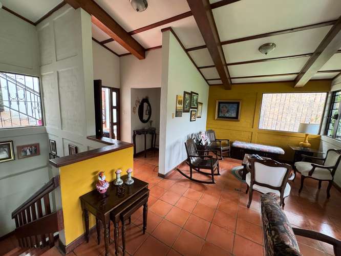 SE VENDE CASA LOS PLANES DE RENDERO con linda vista y con finos acabados en perfecto estado de mantenimiento 411.61 mts2 - Imagen 13