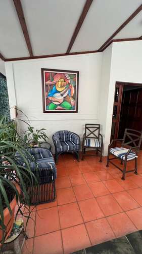 SE VENDE CASA LOS PLANES DE RENDERO con linda vista y con finos acabados en perfecto estado de mantenimiento 411.61 mts2 - Imagen 4