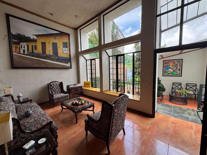SE VENDE CASA LOS PLANES DE RENDERO con linda vista y con finos acabados en perfecto estado de mantenimiento 411.61 mts2 - Imagen 11
