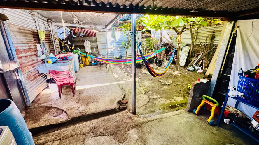 S/V Casa a remodelar, Lourdes Colon $58,000 - Solo fondos propios 