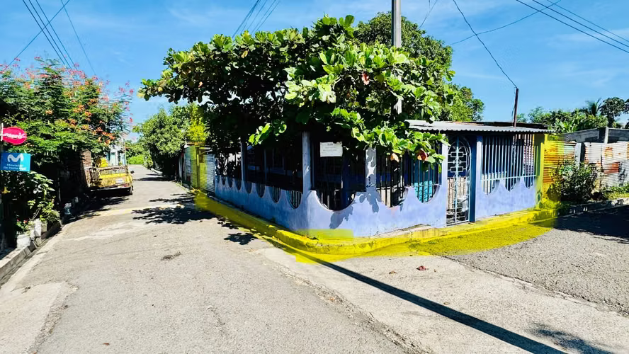 S/V Casa a remodelar, Lourdes Colon $58,000 - Solo fondos propios 