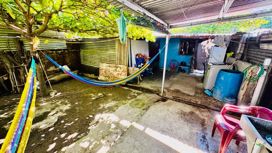 S/V Casa a remodelar, Lourdes Colon $58,000 - Solo fondos propios 