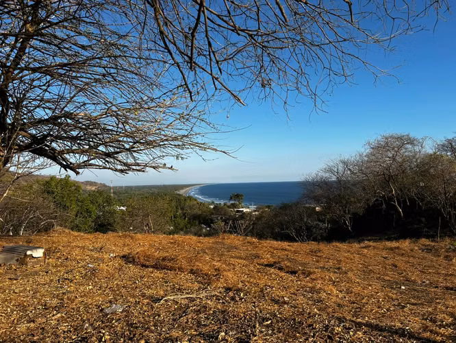 Belleza de terreno con vista al mar, cerca de sunset Park. BTC Accepted 