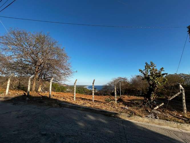 Belleza de terreno con vista al mar, cerca de sunset Park. BTC Accepted 