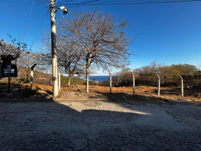 Belleza de terreno con vista al mar, cerca de sunset Park. BTC Accepted 