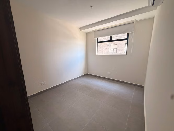  SE ALQUILA APARTAMENTO 8.VII HOMES ESCALÓN, CON LÍNEA BLANCA  * tiene 120 m² * Vestíbulo * Sala y comedor * Cocina Open - Imagen 3