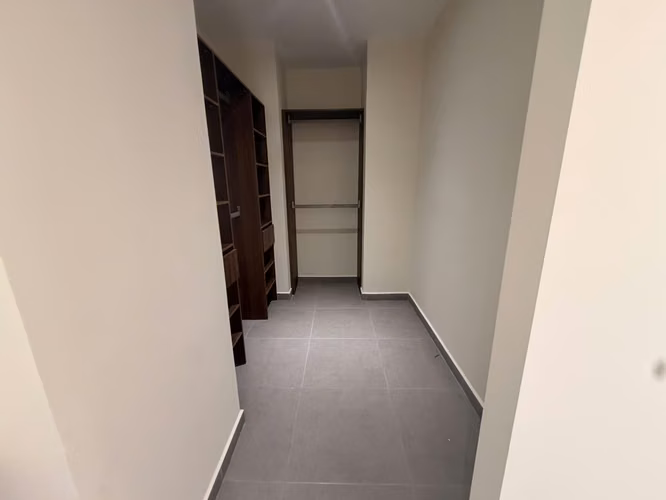  SE ALQUILA APARTAMENTO 8.VII HOMES ESCALÓN, CON LÍNEA BLANCA  * tiene 120 m² * Vestíbulo * Sala y comedor * Cocina Open - Imagen 8