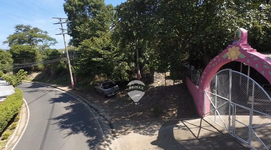 Terreno 8,798 v2 con casa y torre que paga renta, San José Villanueva - Imagen 3