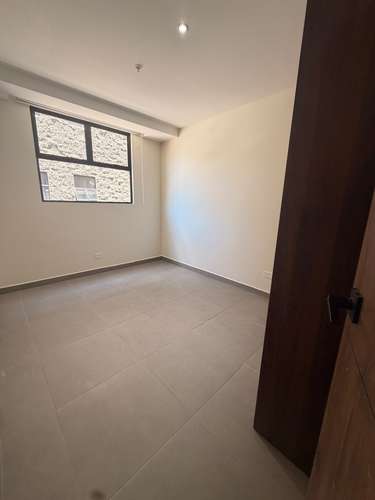  SE ALQUILA APARTAMENTO 8.VII HOMES ESCALÓN, CON LÍNEA BLANCA  * tiene 120 m² * Vestíbulo * Sala y comedor * Cocina Open - Imagen 5