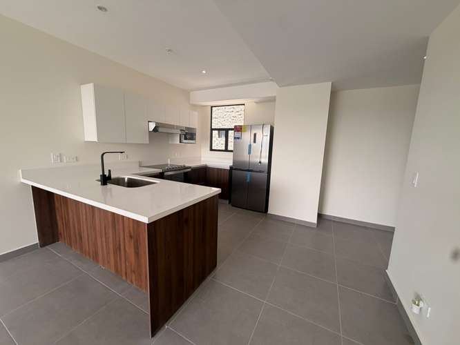  SE ALQUILA APARTAMENTO 8.VII HOMES ESCALÓN, CON LÍNEA BLANCA  * tiene 120 m² * Vestíbulo * Sala y comedor * Cocina Open - Imagen 1