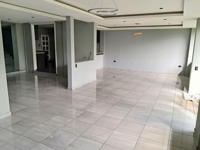 AMPLIA CASA DE 4 HABITACIONES EN VENTA | COLONIA ESCALÓN - Imagen 2