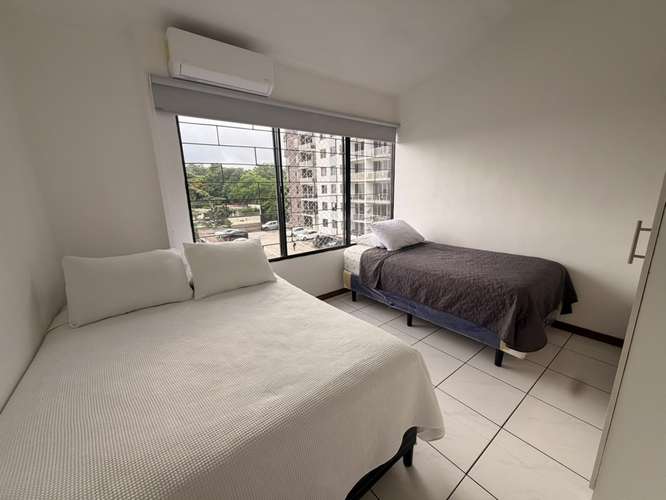 SE VENDE APARTAMENTO COLONIA ESCALÓN, a puerta cerrada, (parte media) •Área interna: 84 m² + 2 parqueos •Ubicado en terc - Imagen 7