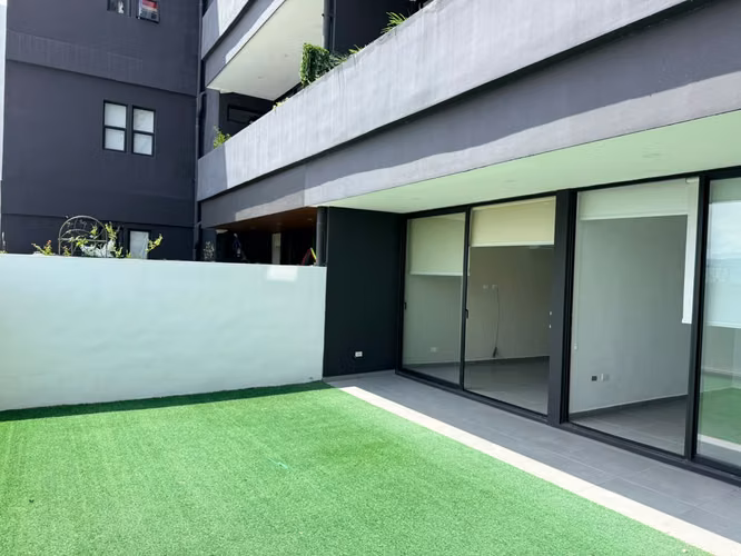 SE ALQUILA APARTAMENTO TORRE TRIU ESCALON, de primer nivel con jardín Área de apartamento: 91.30 m²  Área de jardín: 4 - Imagen 2